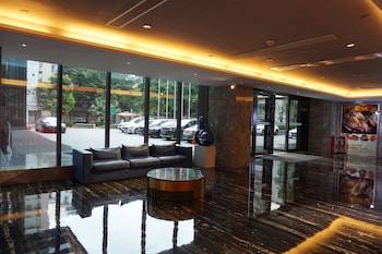 la perle international hotel