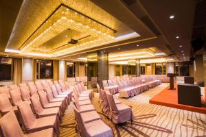 la perle international hotel