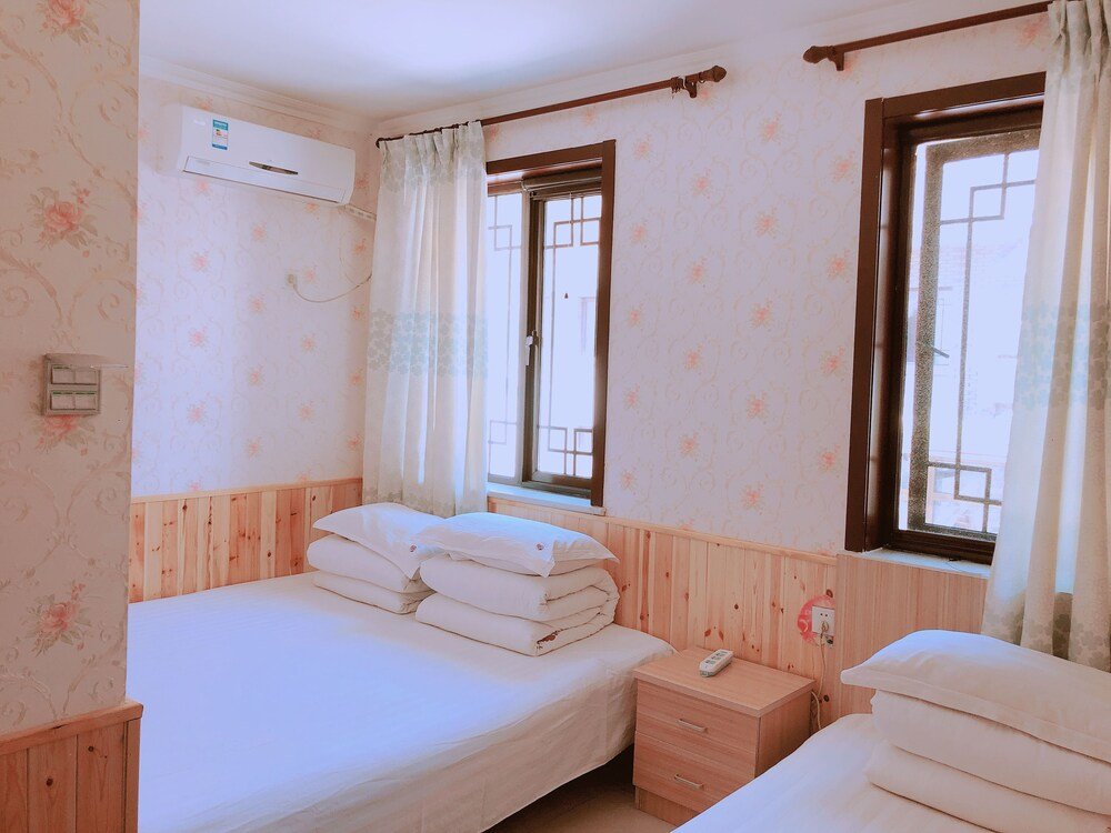 skylit great wall country house