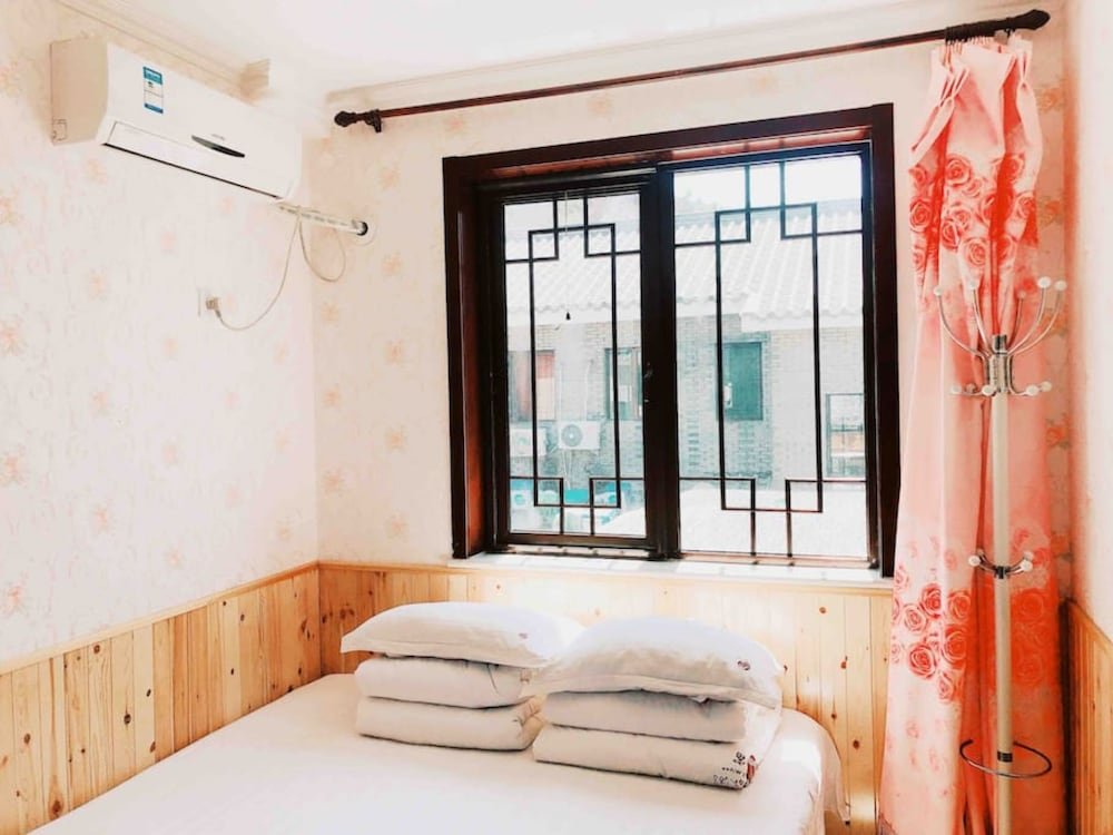 skylit great wall country house