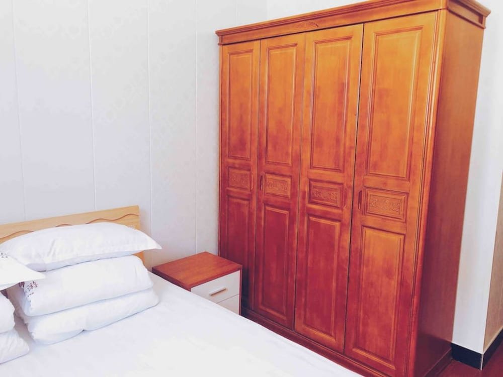 skylit great wall country house