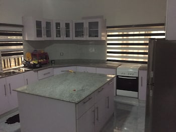 Amadi Villa,,2.5 star