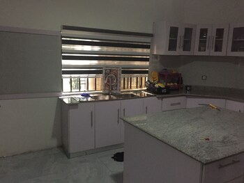 Amadi Villa,,2.5 star