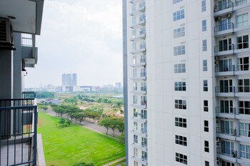 elegant studio apartment at casa de parco near ice bsd