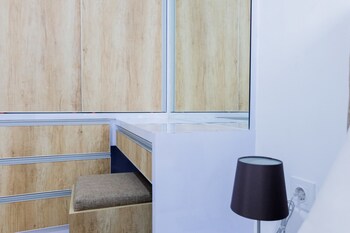 elegant studio apartment at casa de parco near ice bsd