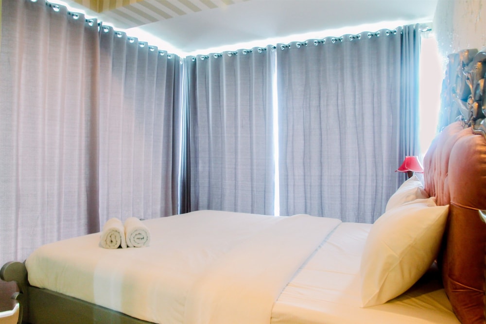 luxury furnished 2br grand kamala lagoon apartment