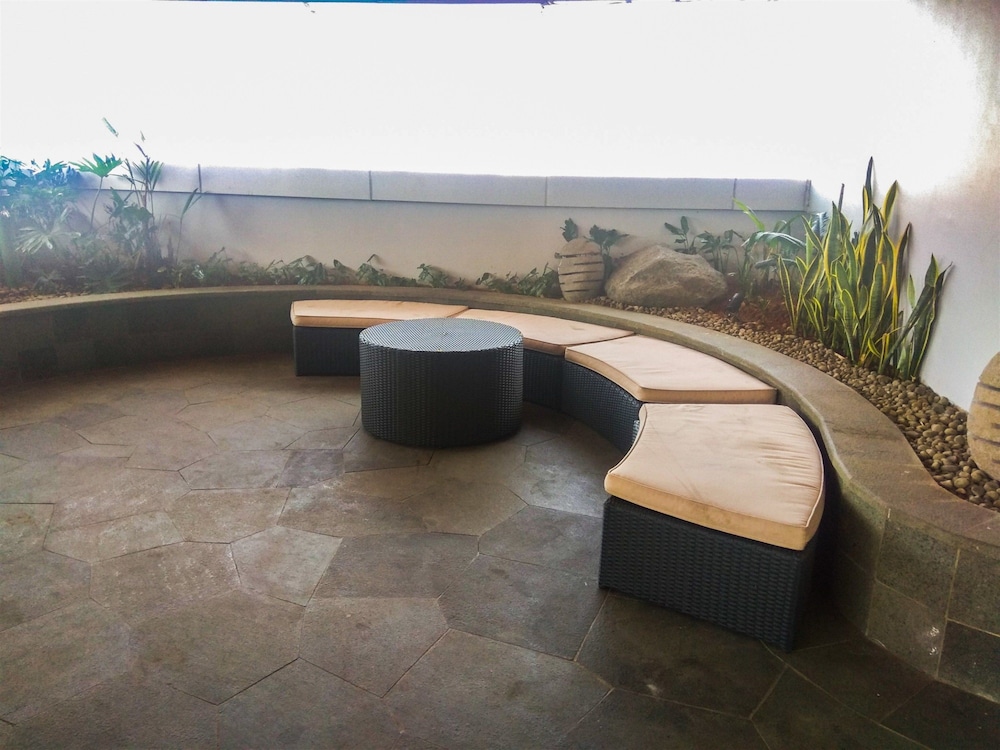 luxury furnished 2br grand kamala lagoon apartment