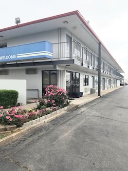 skyline inn