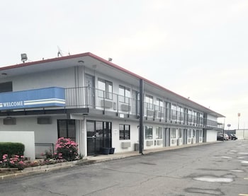 skyline inn