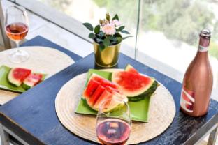 steps to the beach w sea view and balcony