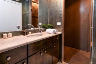 steps to the beach w sea view and balcony