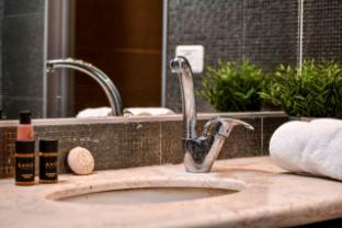 steps to the beach w sea view and balcony