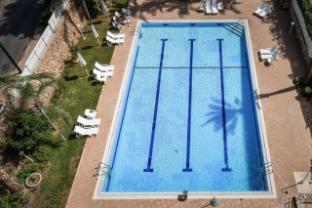 steps to the beach w sea view and balcony