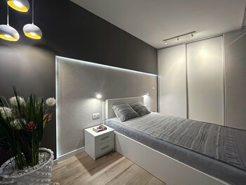 4uapart apartment suite platan grey