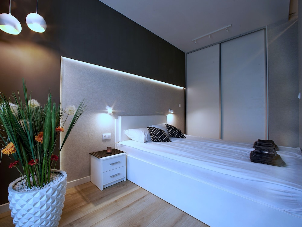 4uapart apartment suite platan grey