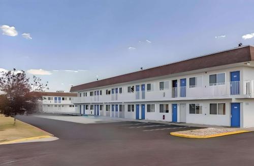 Park Inn By Radisson, Cheyenne,Laramie>>Cheyenne,2 star