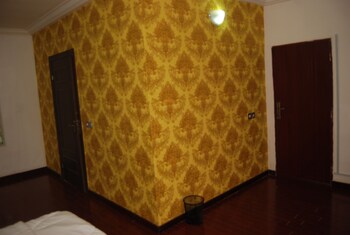 kings court apartment