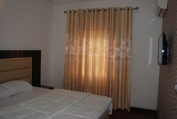 kings court apartment