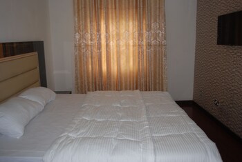 kings court apartment