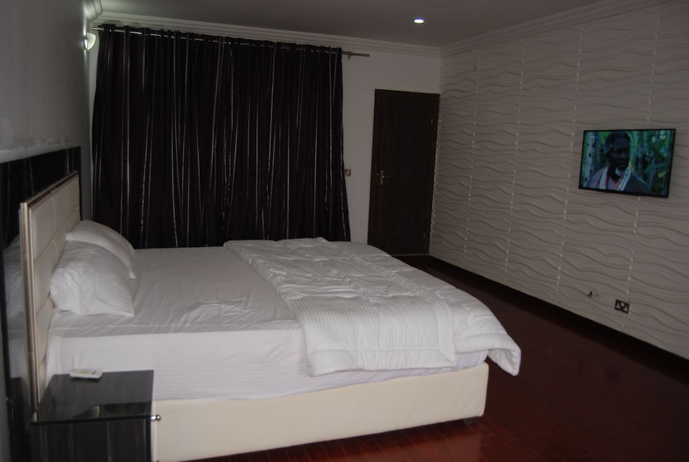 kings court apartment