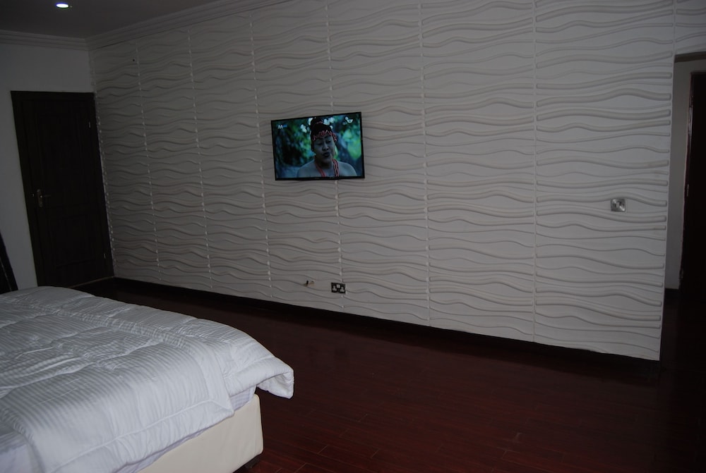 kings court apartment