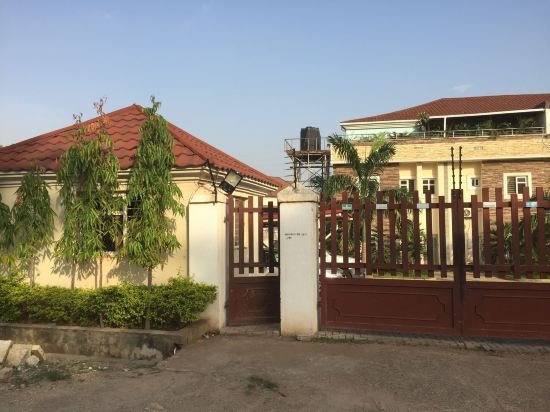 kings court apartment