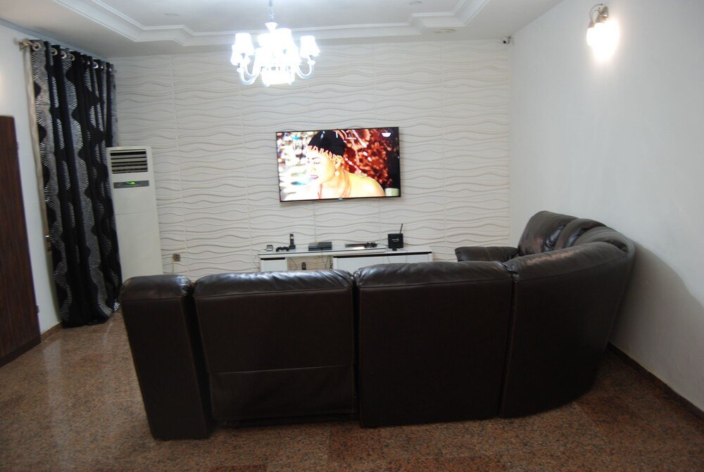 kings court apartment