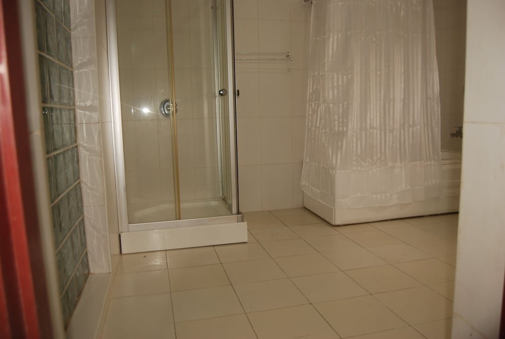 kings court apartment