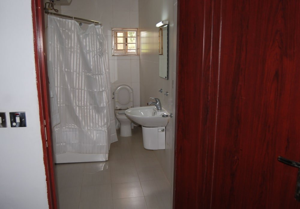 kings court apartment