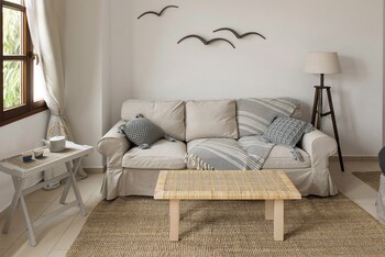 syros wellness luxury suites