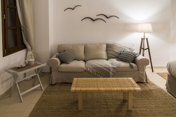 syros wellness luxury suites