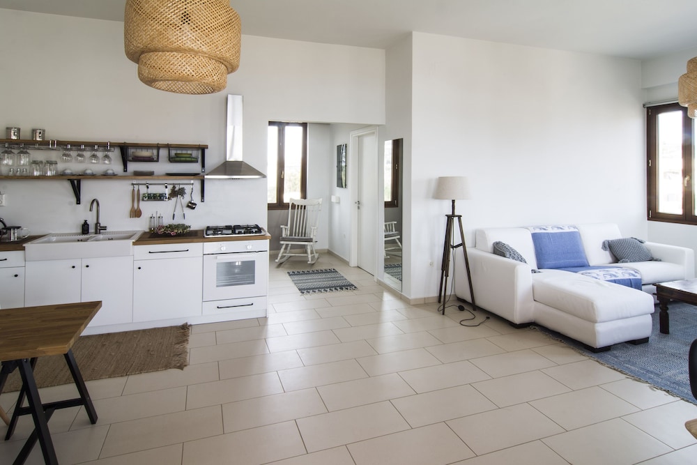 syros wellness luxury suites