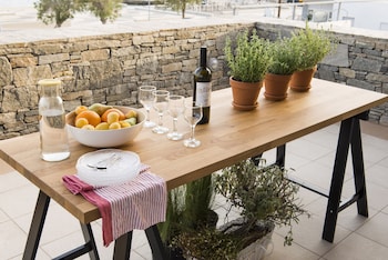 syros wellness luxury suites