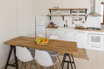 syros wellness luxury suites