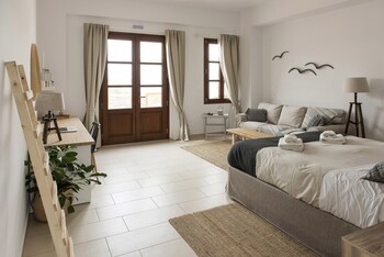 syros wellness luxury suites