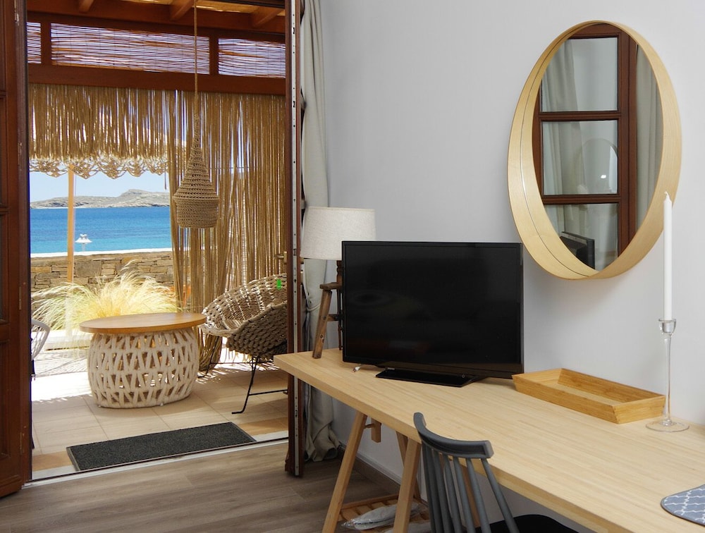 syros wellness luxury suites