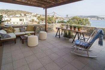syros wellness luxury suites