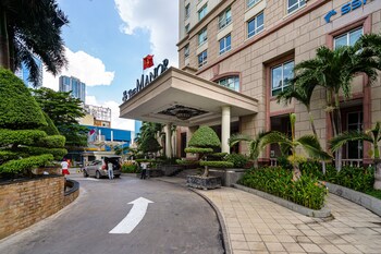 the manor 2 apartment rooftop pool