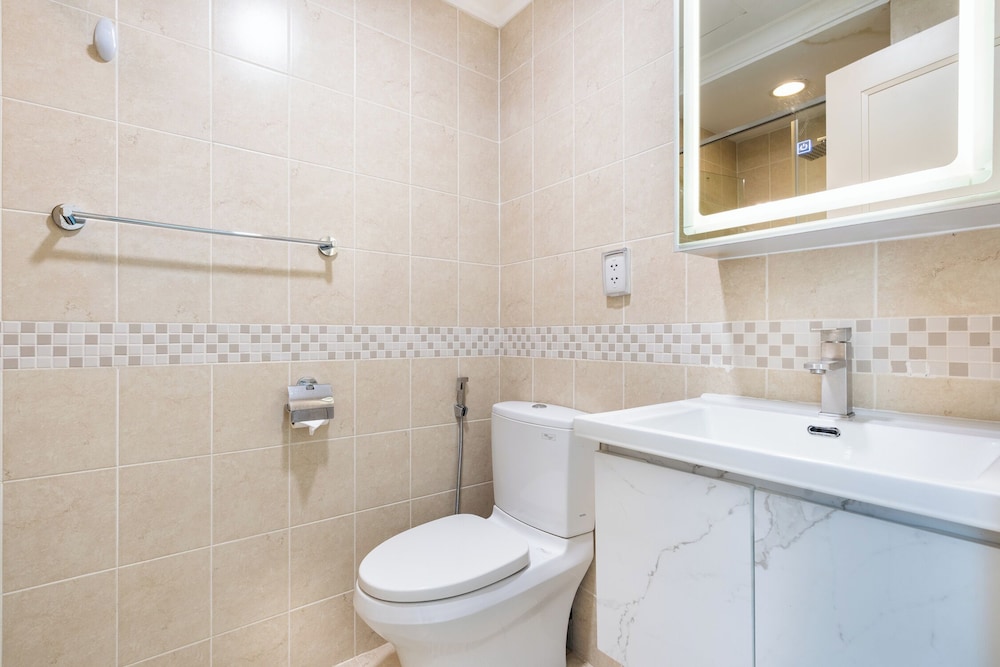 the manor 2 apartment rooftop pool