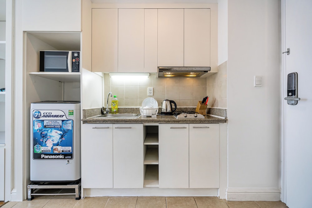 the manor 2 apartment rooftop pool