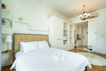 the manor 2 apartment rooftop pool