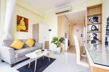 the manor 2 apartment rooftop pool