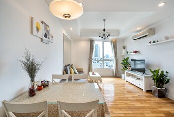 the manor 2 apartment rooftop pool