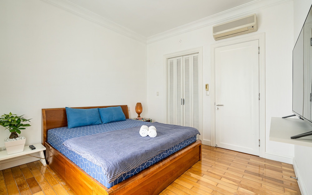 the manor 2 apartment rooftop pool