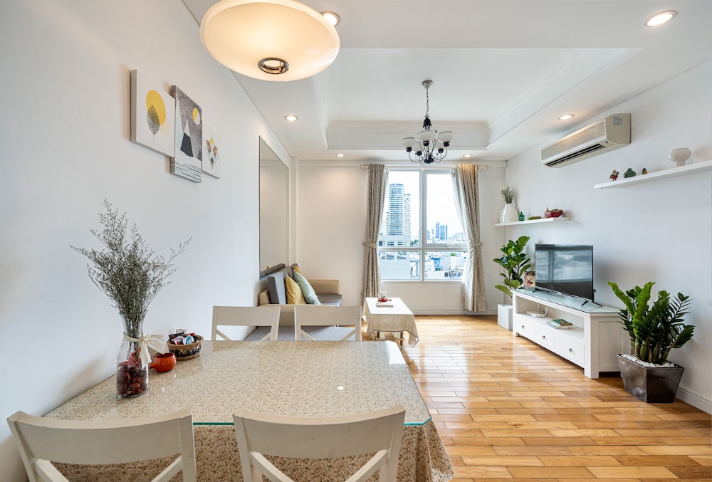 the manor 2 apartment rooftop pool