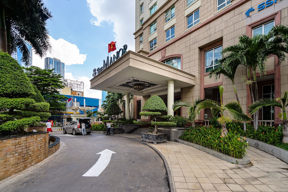the manor 2 apartment rooftop pool