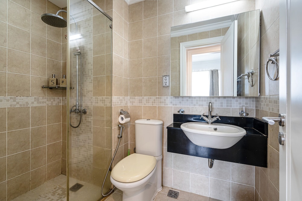 the manor 2 apartment rooftop pool