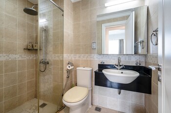 the manor 2 apartment rooftop pool