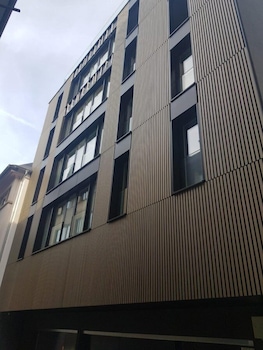 trendy new and large 3 beds 90m2 in city center