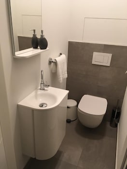 trendy new and large 3 beds 90m2 in city center